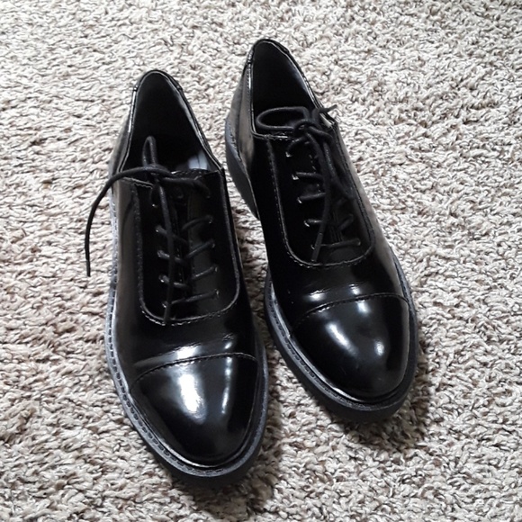 Guess Black Patent Leather Oxford Shoe - Picture 4 of 8